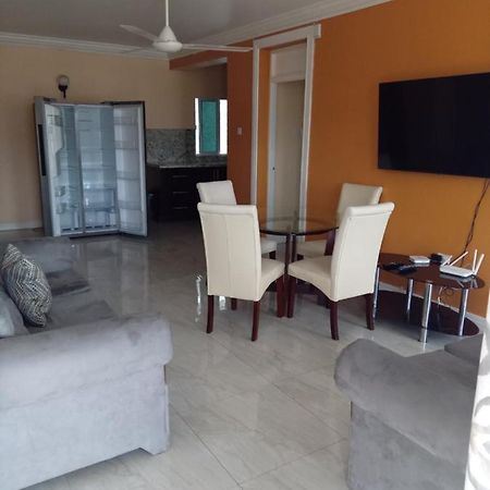 Rooms By The Pool Кингстън Екстериор снимка