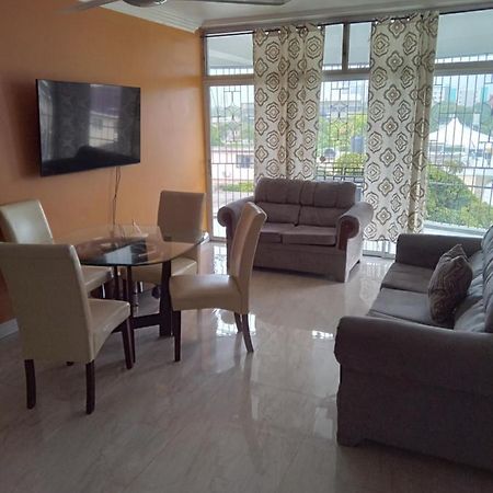Rooms By The Pool Кингстън Екстериор снимка