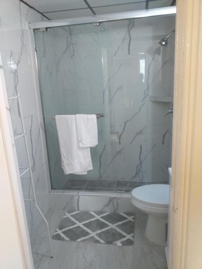 Rooms By The Pool Кингстън Екстериор снимка