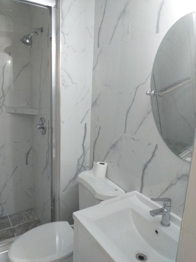 Rooms By The Pool Кингстън Екстериор снимка